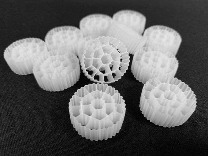Y4 HDPE Kaldnes K3 MBBR फ़िल्टर मीडिया एक्वेरियम मछली तालाब 1